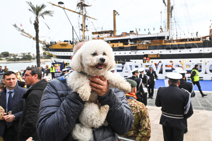 La Nave Amerigo Vespucci, storico veliero e nave scuola della Marina Militare fa tappa a Brindisi in occasione del Tour del Mediterraneo 2025.