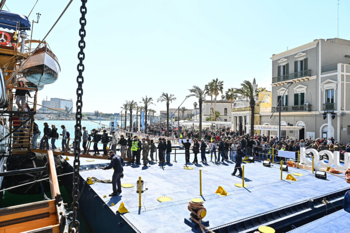 La Nave Amerigo Vespucci, storico veliero e nave scuola della Marina Militare fa tappa a Brindisi in occasione del Tour del Mediterraneo 2025.
