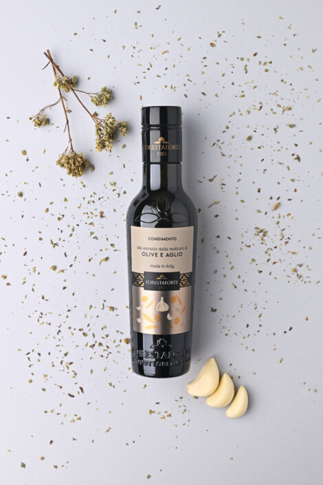 Fotografia pubblicitaria olio extravergine di oliva aromatizzato